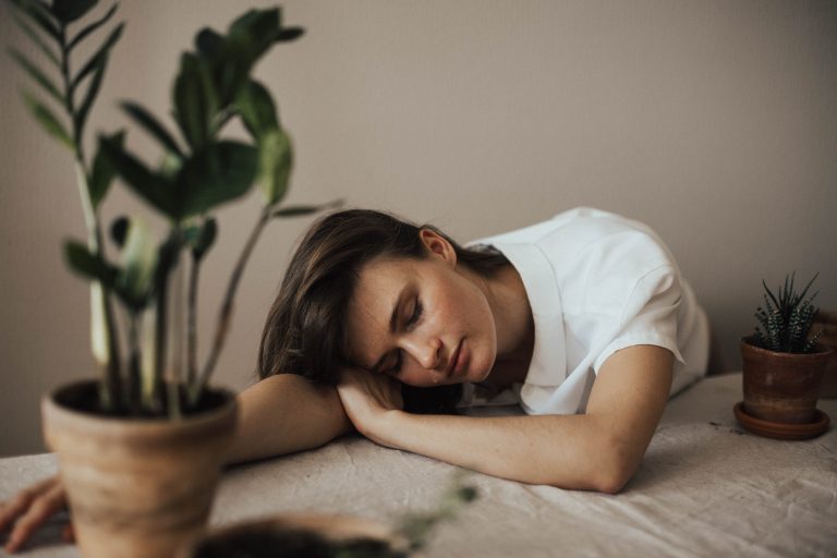 How to correct women’s hormonal imbalance with diet and supplements